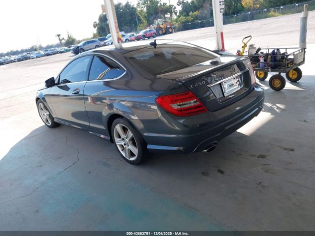 2013 MERCEDES-BENZ C 250 WDDGJ4HB8DF988565 Photo 2