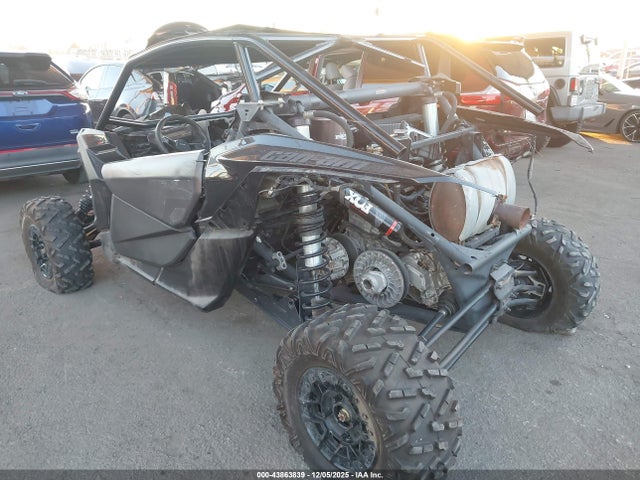 2023 CAN-AM MAVERICK X3 3JBVXAV2XPE000870 Photo 2