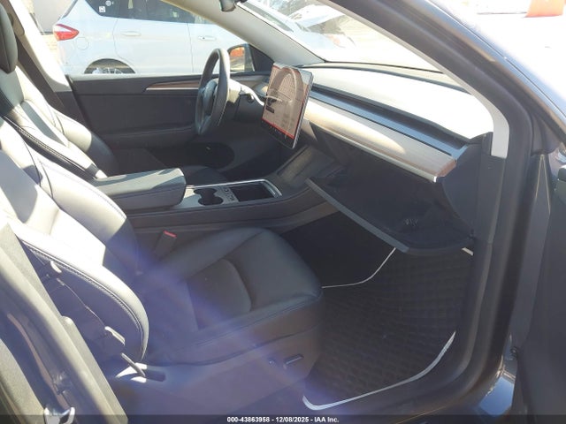 2023 TESLA MODEL Y 7SAYGDEF9PF972293 Photo 4
