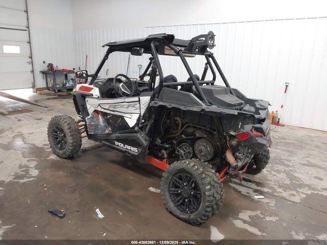 2019 POLARIS RZR 3NSVDE928KF588938 Photo 2