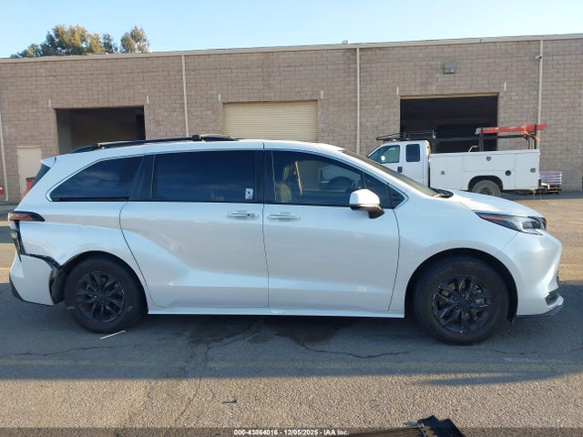 5TDJSKFC3PS103416 Toyota SIENNA XLE