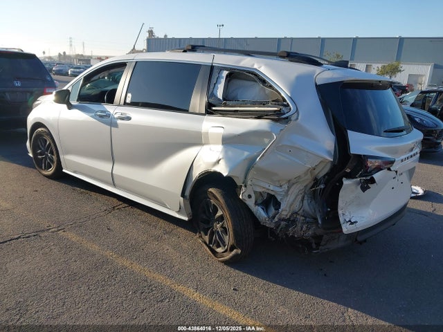 5TDJSKFC3PS103416 Toyota SIENNA XLE