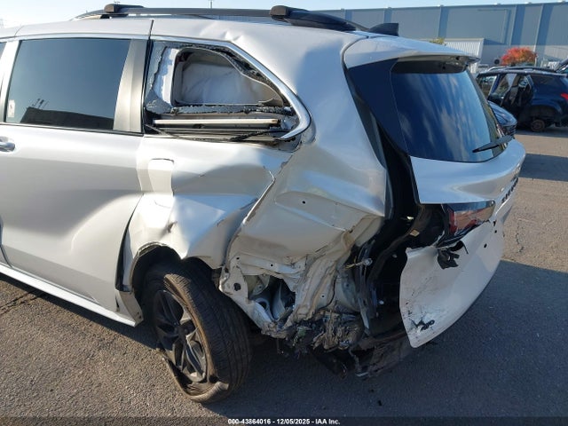 5TDJSKFC3PS103416 Toyota SIENNA XLE