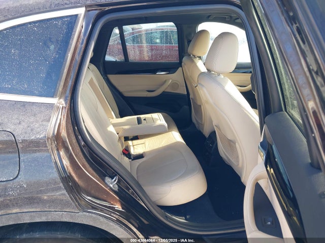 2016 BMW X1 WBXHT3C31G5E52818 Photo 7