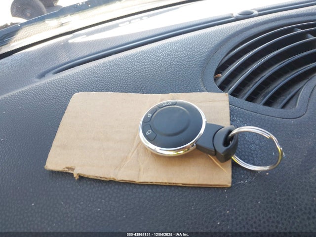 2010 MINI COOPER CLUBMAN WMWML3C59ATX39057 Photo 10