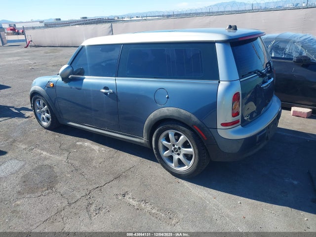 2010 MINI COOPER CLUBMAN WMWML3C59ATX39057 Photo 2
