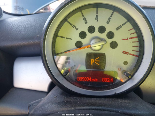 2010 MINI COOPER CLUBMAN WMWML3C59ATX39057 Photo 6