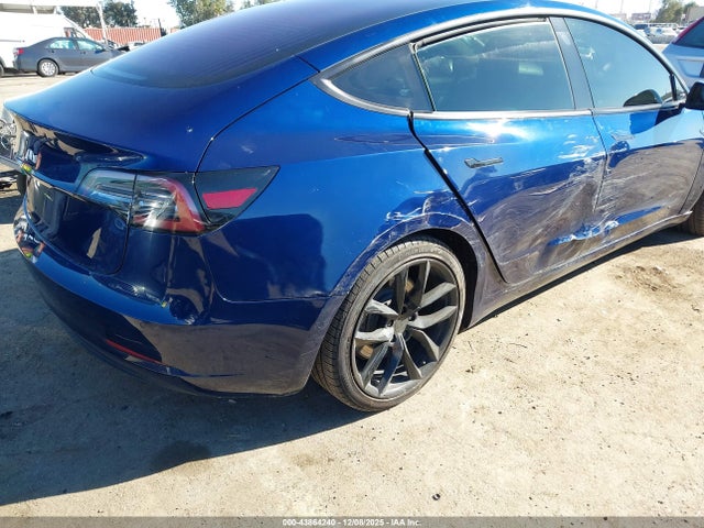 2018 TESLA MODEL 3 5YJ3E1EA3JF015598 Photo 3