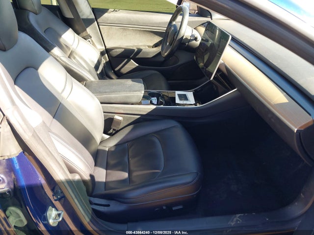 2018 TESLA MODEL 3 5YJ3E1EA3JF015598 Photo 4