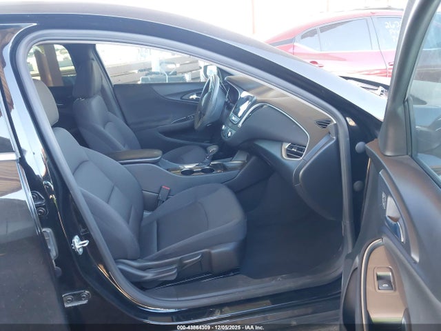 1G1ZD5ST6NF102979 Chevrolet Malibu Fwd Lt