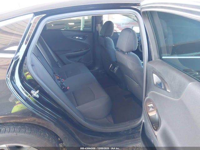 1G1ZD5ST6NF102979 Chevrolet Malibu Fwd Lt
