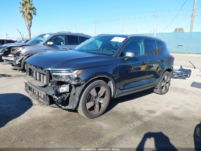 2022 VOLVO XC40 YV4162UK5N2724270 Photo 1