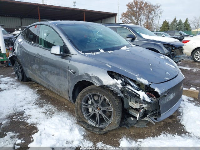 2024 TESLA MODEL Y 7SAYGAEE0RF202542 Photo 0