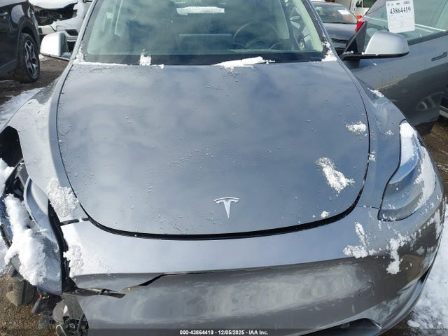 2024 TESLA MODEL Y 7SAYGAEE0RF202542 Photo 9