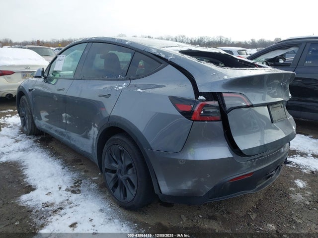 2024 TESLA MODEL Y 7SAYGAEE0RF202542 Photo 2