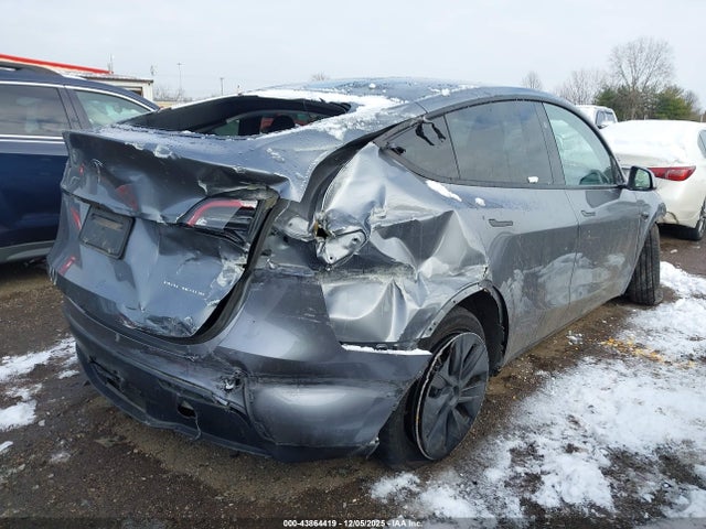 2024 TESLA MODEL Y 7SAYGAEE0RF202542 Photo 3