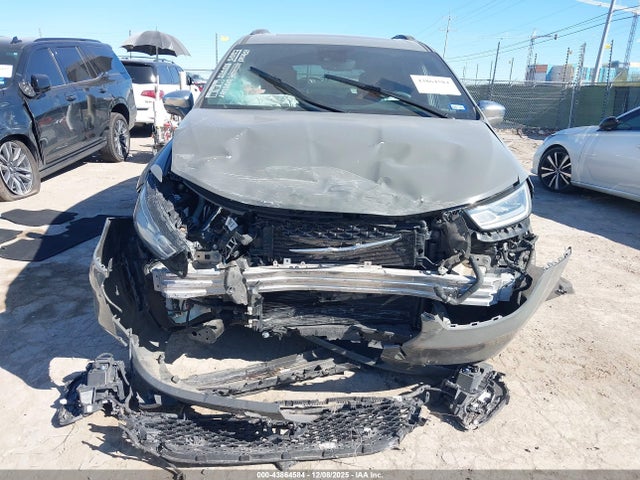 Chrysler Pacifica Hybrid Pinnacle 2022 2C4RC1N72NR130112 Image 13