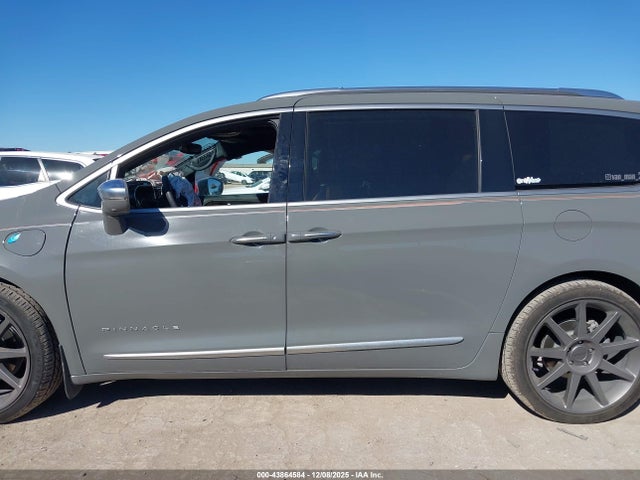 Chrysler Pacifica Hybrid Pinnacle 2022 2C4RC1N72NR130112 Image 15
