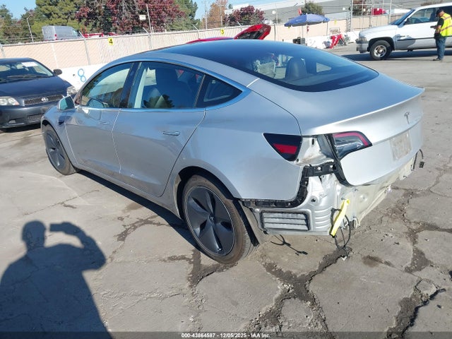 2018 TESLA MODEL 3 5YJ3E1EA2JF036359 Photo 2