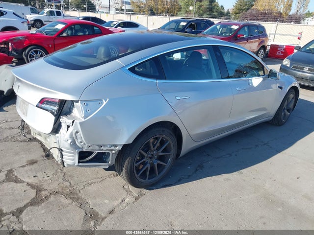 2018 TESLA MODEL 3 5YJ3E1EA2JF036359 Photo 3