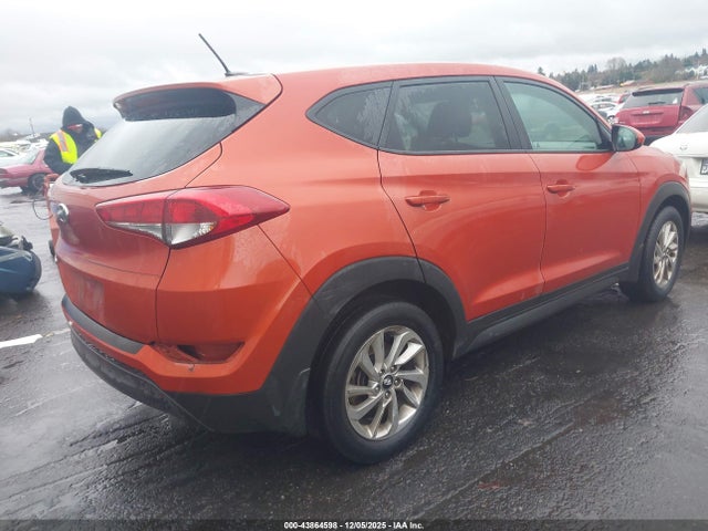 KM8J23A49GU238977 Hyundai TUCSON SE