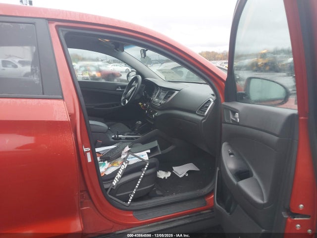 KM8J23A49GU238977 Hyundai TUCSON SE