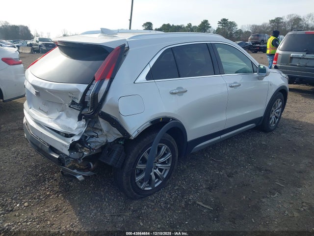 2019 CADILLAC XT4 1GYFZDR49KF120158 Photo 3