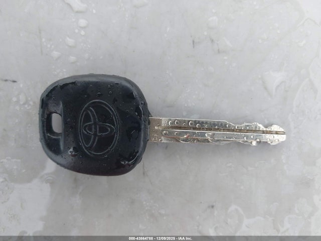 5TFNY5F10FX179099 Toyota Tundra Sr 5.7l V8