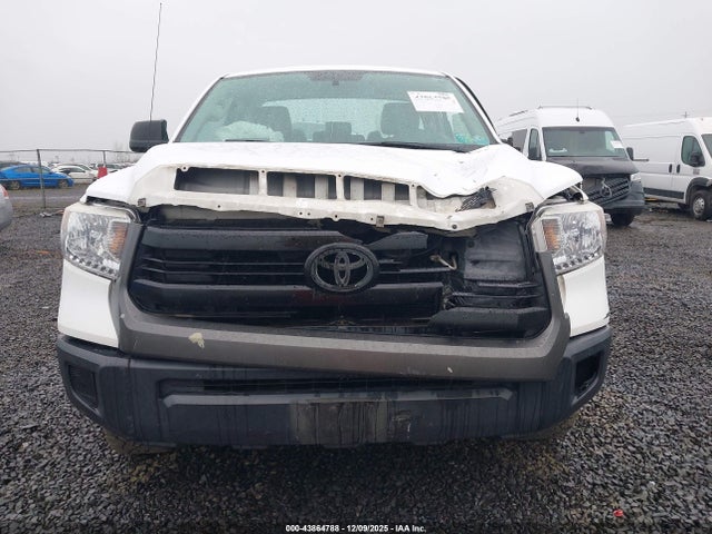 5TFNY5F10FX179099 Toyota Tundra Sr 5.7l V8