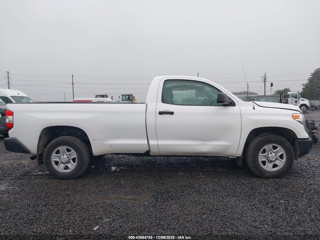 5TFNY5F10FX179099 Toyota Tundra Sr 5.7l V8