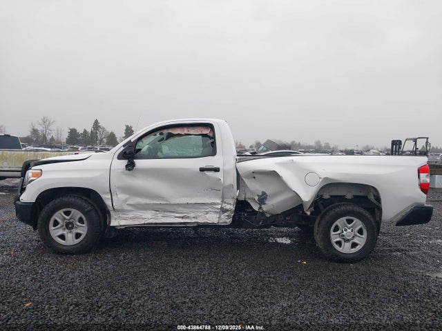 5TFNY5F10FX179099 Toyota Tundra Sr 5.7l V8