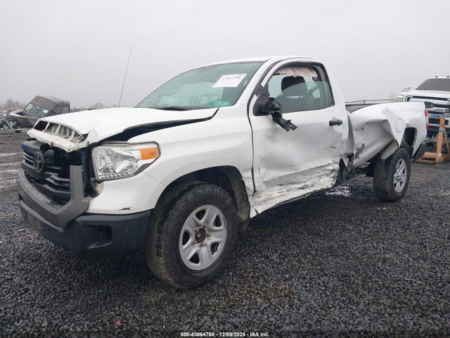 5TFNY5F10FX179099 Toyota Tundra Sr 5.7l V8