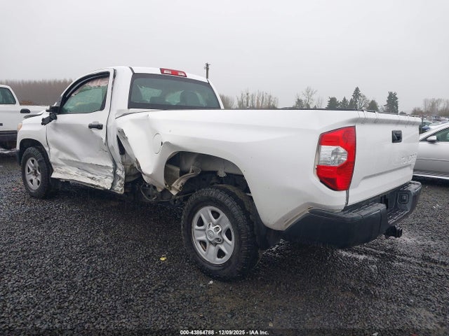 5TFNY5F10FX179099 Toyota Tundra Sr 5.7l V8
