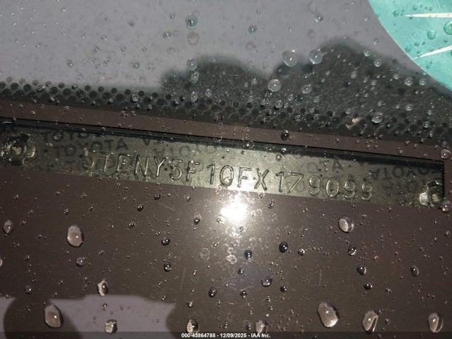 5TFNY5F10FX179099 Toyota Tundra Sr 5.7l V8