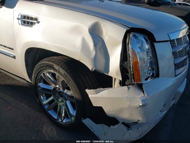 2011 CADILLAC ESCALADE 1GYS4DEFXBR266281 Photo 5
