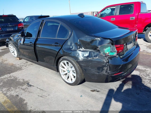 2018 BMW 320I WBA8E1G53JNU93511 Photo 2