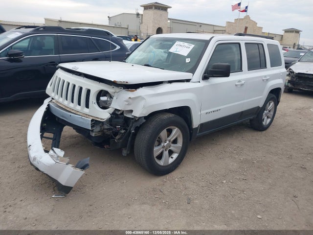 Jeep Patriot Latitude 2016 1C4NJRFB9GD638072 Image 2