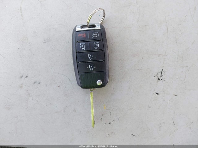 KIA SEDONA LX 2018 KNDMB5C15J6378858 Image 11