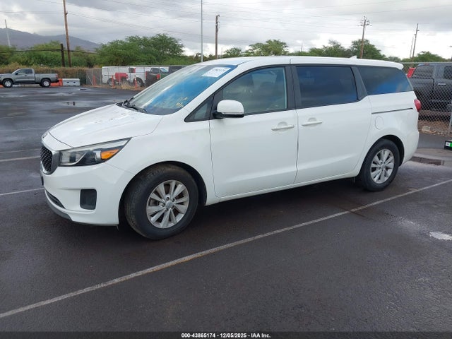 KIA SEDONA LX 2018 KNDMB5C15J6378858 Image 2