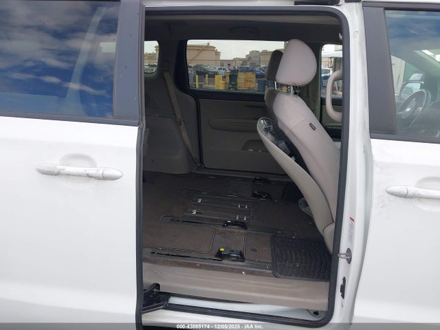 KIA SEDONA LX 2018 KNDMB5C15J6378858 Image 8