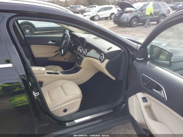 2015 MERCEDES-BENZ GLA 250 WDCTG4GB3FJ089759 Photo 4