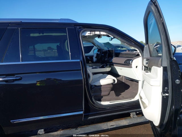 5LMJJ3TG3PEL04702 Lincoln Navigator Black Label L