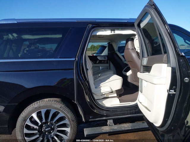 5LMJJ3TG3PEL04702 Lincoln Navigator Black Label L