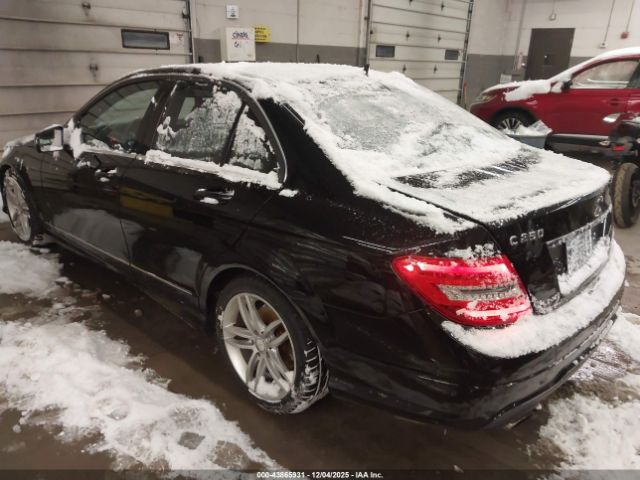 2014 MERCEDES-BENZ C 250 WDDGF4HB1ER309401 Photo 2