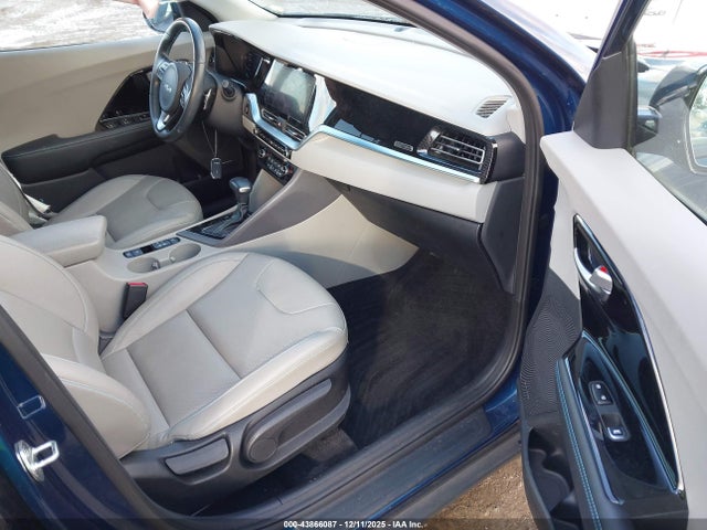 KNDCE3LC1N5489928 KIA Niro Ex Premium