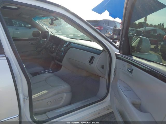 2011 CADILLAC DTS 1G6KD5E65BU141278 Photo 4