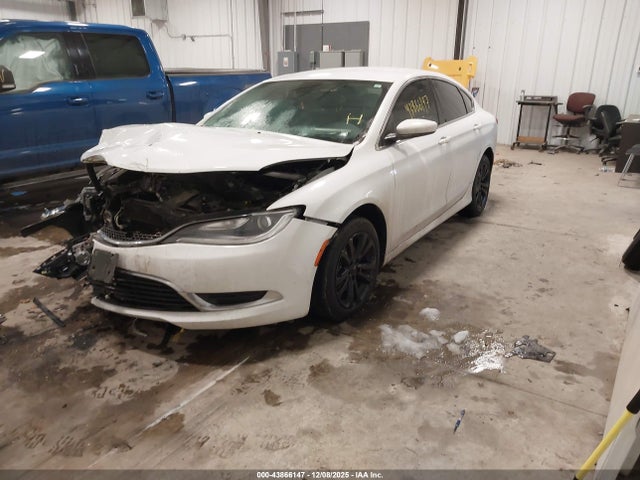 Chrysler 200 Limited 2016 1C3CCCAB3GN113805 Image 2