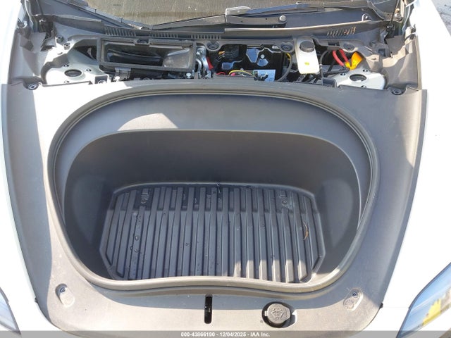 2025 TESLA MODEL 3 5YJ3E1EA7SF988419 Photo 9