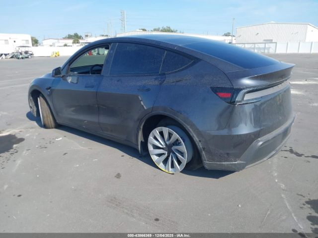 2026 TESLA MODEL Y 7SAYGDEDXTA471872 Photo 2