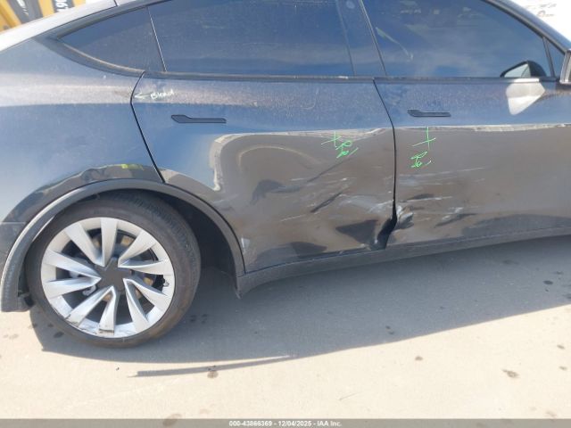 2026 TESLA MODEL Y 7SAYGDEDXTA471872 Photo 5